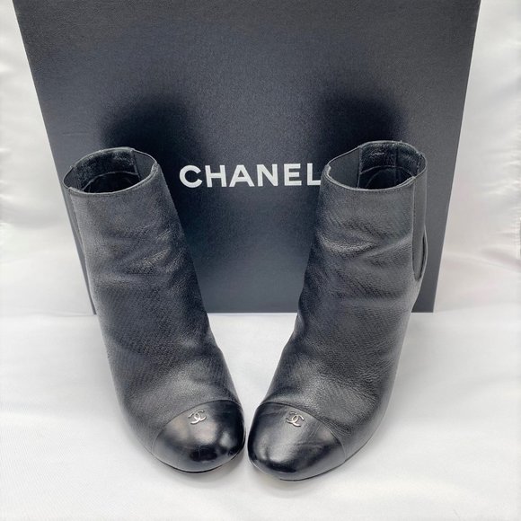 Chanel Black Leather Ankle Boots With Silver Interlocking CC Logo On Toe - Picture 1 of 10